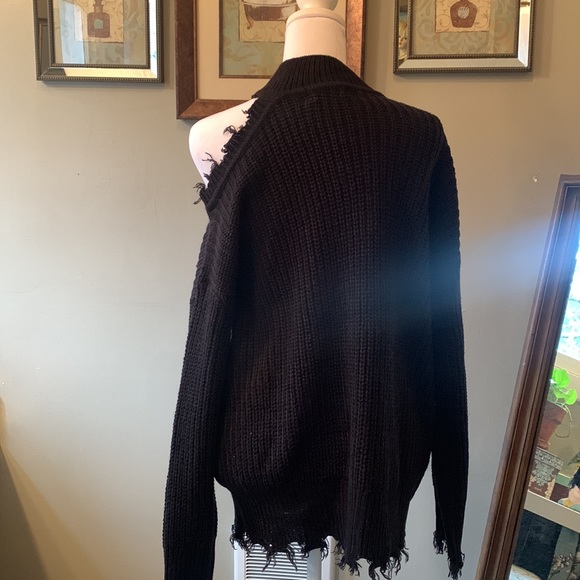 Black distressed sweater medium - Picture 2 of 3